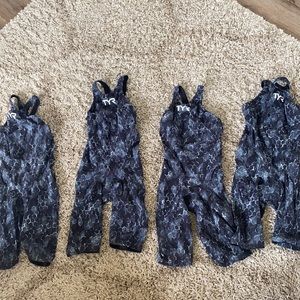 TYR Kneeskins-only worn a few times each